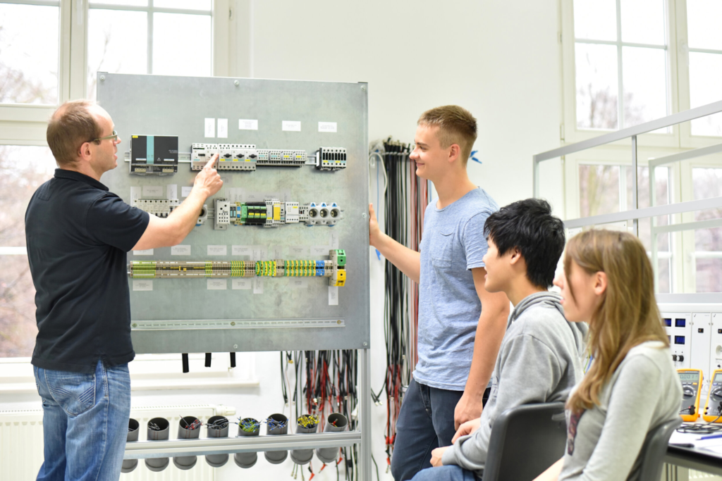 How Electrician Training Courses Prepare You for a Successful Career in Electrical Work